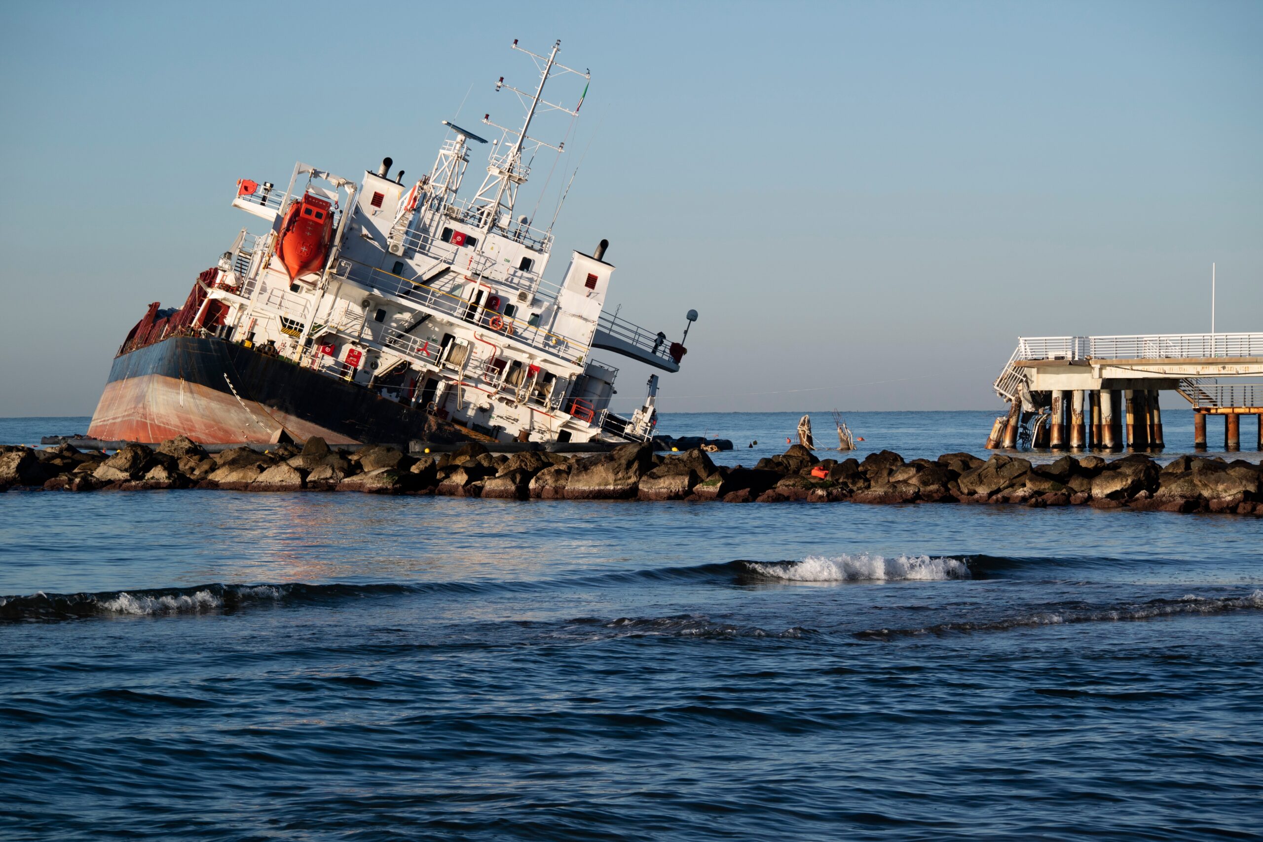 Ship,Disaster,Of,The,Merchant,Ship,Sunk,In,Marina,Di