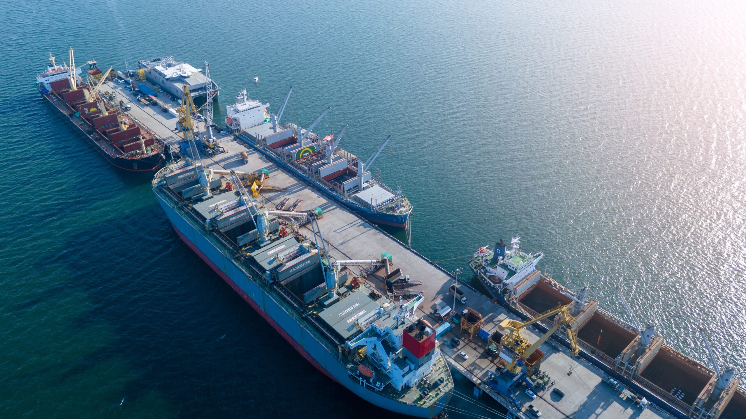 Crane,Loading,Cargo,Container,Import,Container,Ship,In,The,International